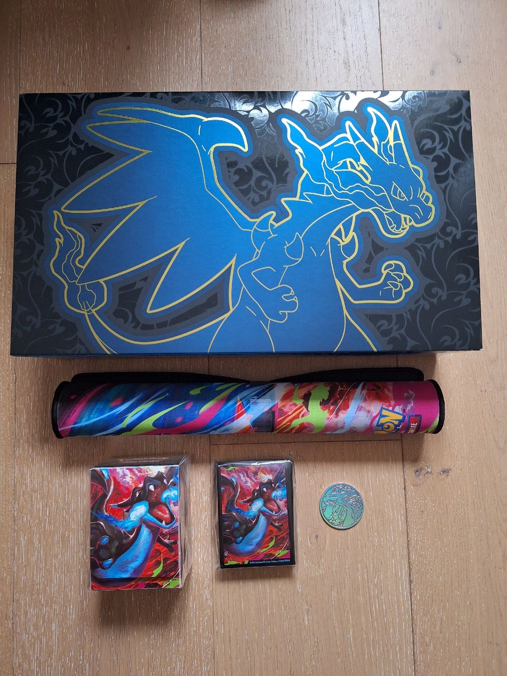 Pokémon Sammelbilder & Trading cards: Pokemon Charizard Set Spielmatte / Deckbox / Sleeves NEU – Neu (gemäss Beschreibung) aus Gossau SG von worklifebalance