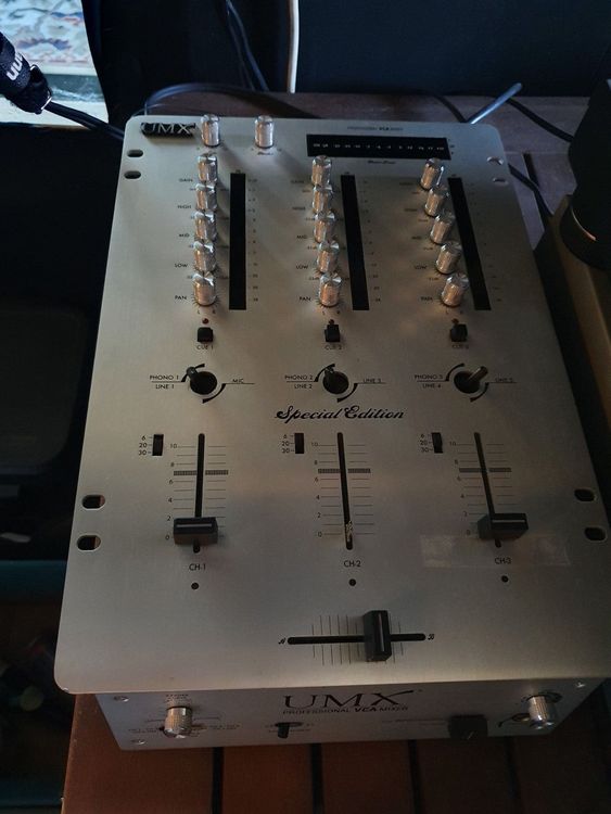 Gemini UMX Professional VCA Mixer Kaufen auf Ricardo
