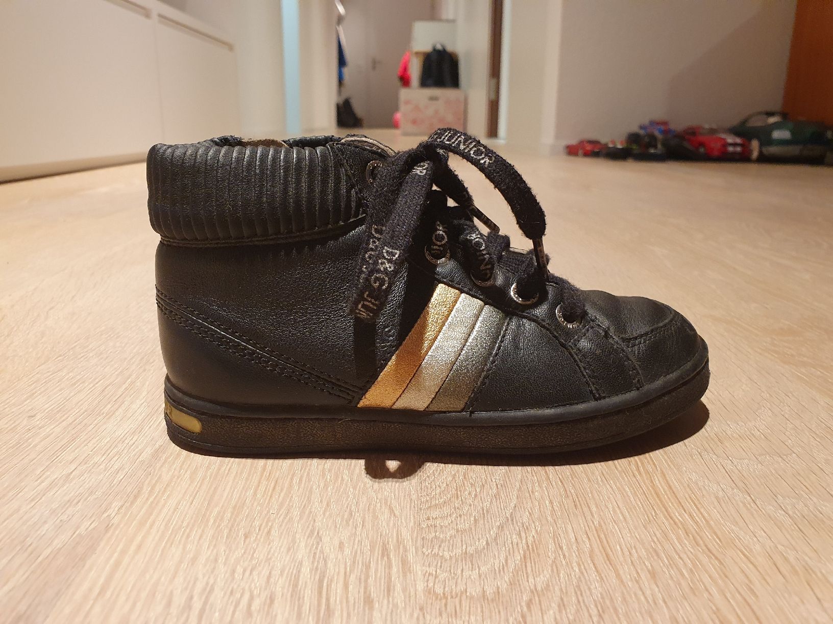 Scarpe per ragazzi: D&G Junior Sneakers Grösse 27 – Usato da Zürich venduto da Integrator