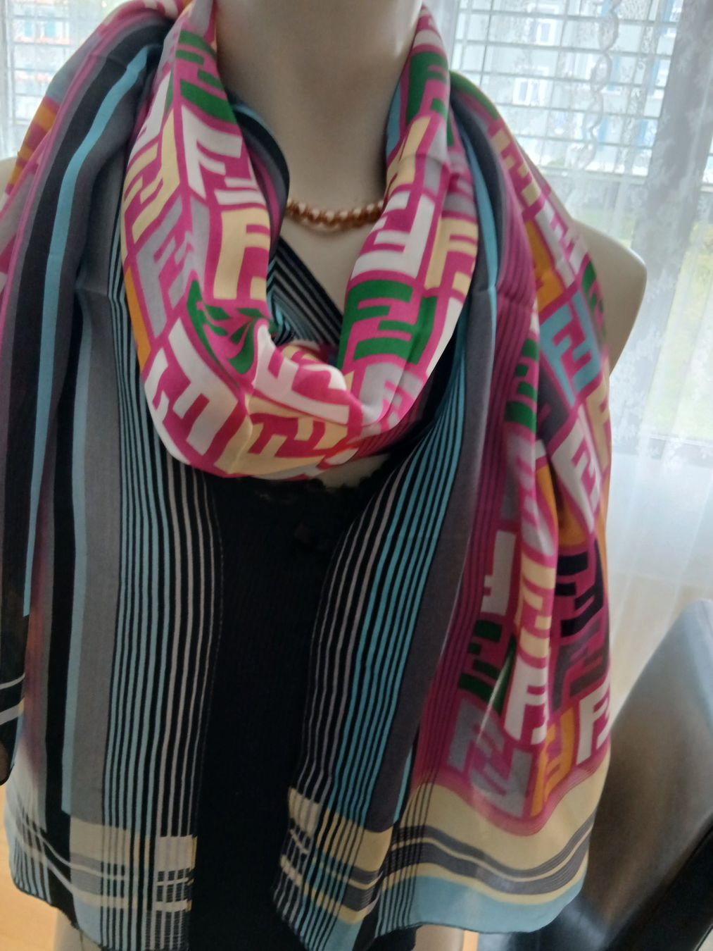 Foulards & écharpes: Seidenschal Neu – Neuf avec emballage d'origine à St. Gallen par afr_gc59 2