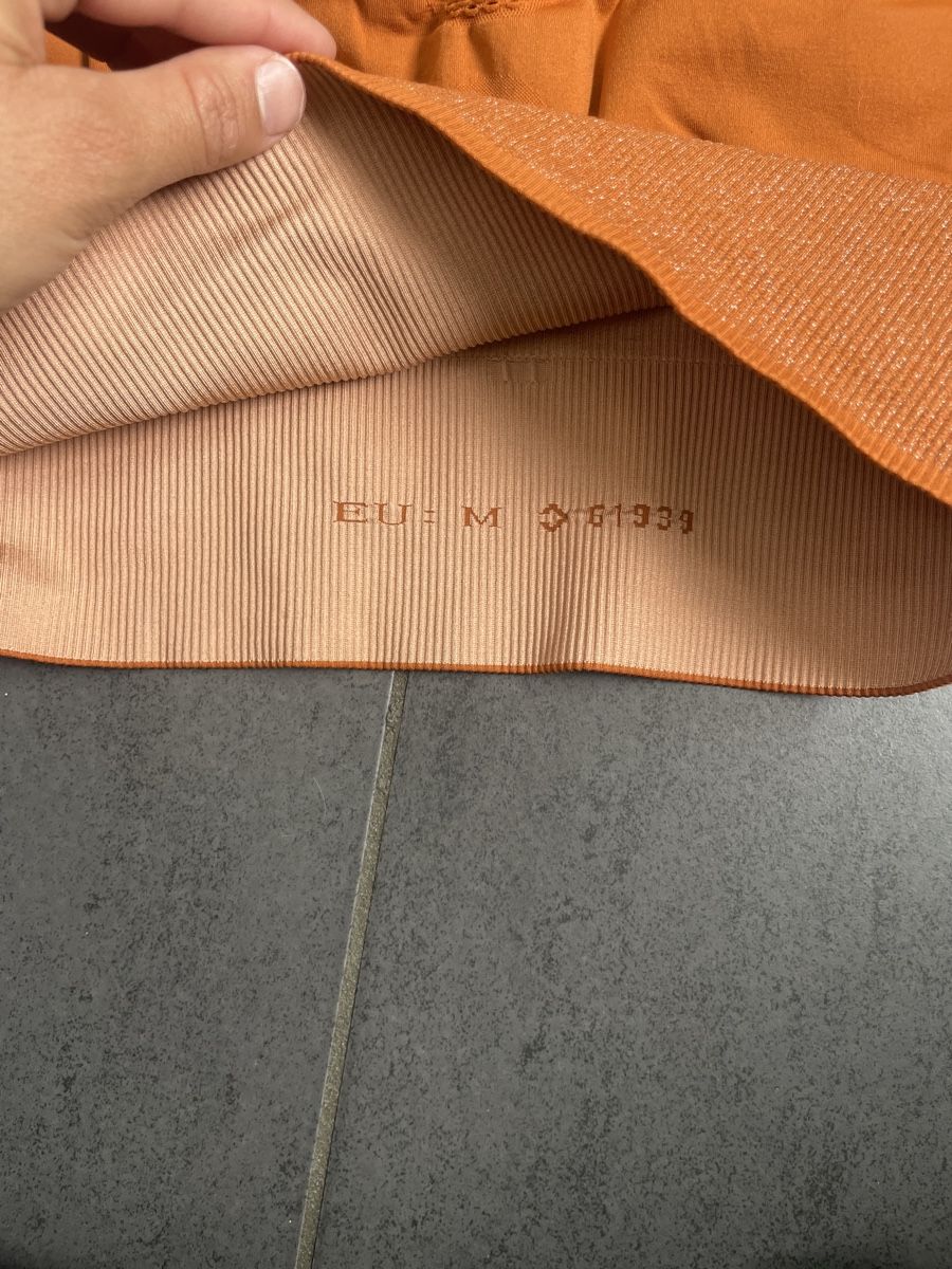 Decathlon Sonstige Unterwäsche: Brassière de sport orange, taille M – Gebraucht aus Cressier NE von leiestla 2