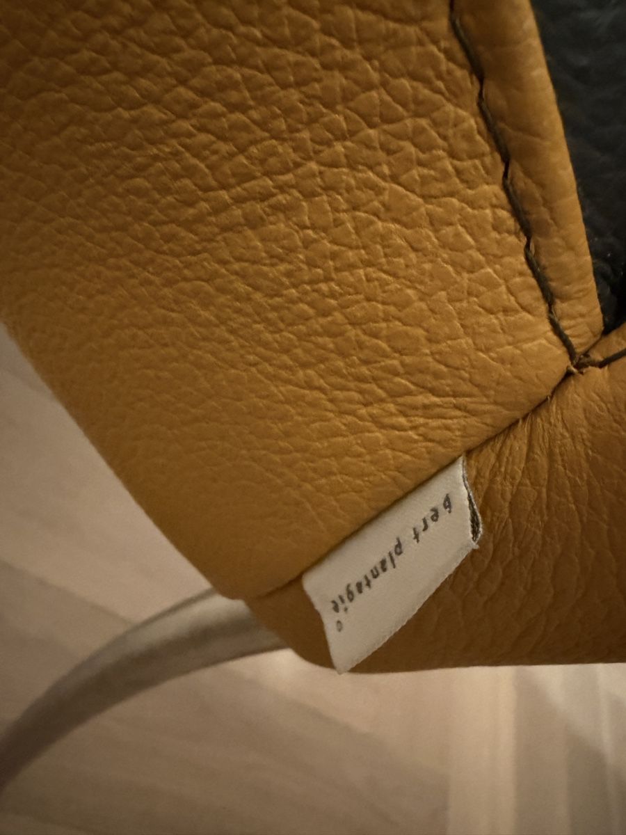 Stühle: Trois chaises cuir grises et jaune moutarde  – Gebraucht aus Founex von ann_z27t 4
