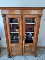 Biedermeier Vitrinenschrank Nussbaum ab 1Fr.