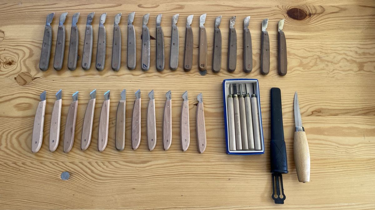 Tutti gli attrezzi: Viele versch. Schnitzmesser alle geschärft – Usato da Feuerthalen venduto da 181222