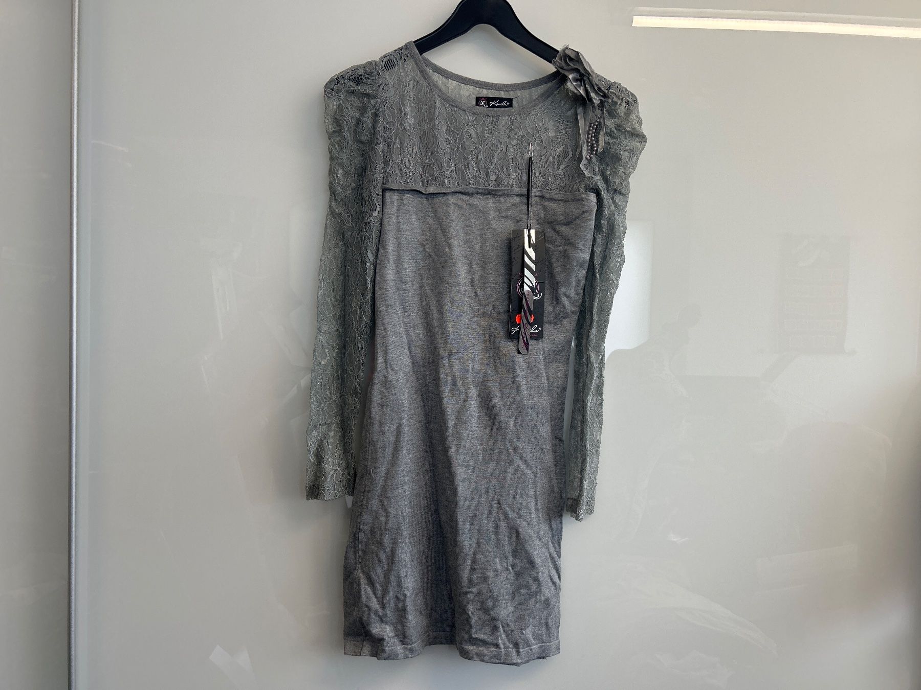 Maglioni & Felpe: Pullover Lang Figurbetont mit Spitze 1 Size Neu – Nuovo e nell'imballaggio originale da Regensdorf venduto da Spyke55