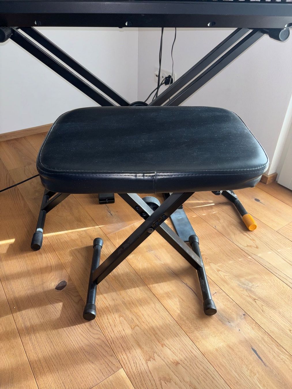 Sgabelli: Keyboard Hocker & Ständer – Usato da Pfäffikon ZH venduto da Sumitra
