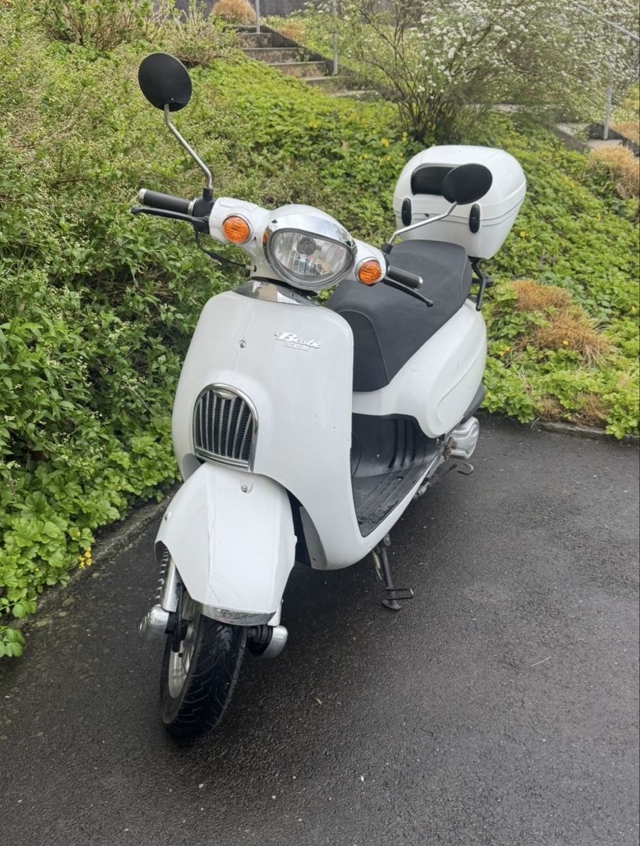 Daelim Scooter: Daelim Besbi 125 – Usato da Luzern venduto da Pilatus003