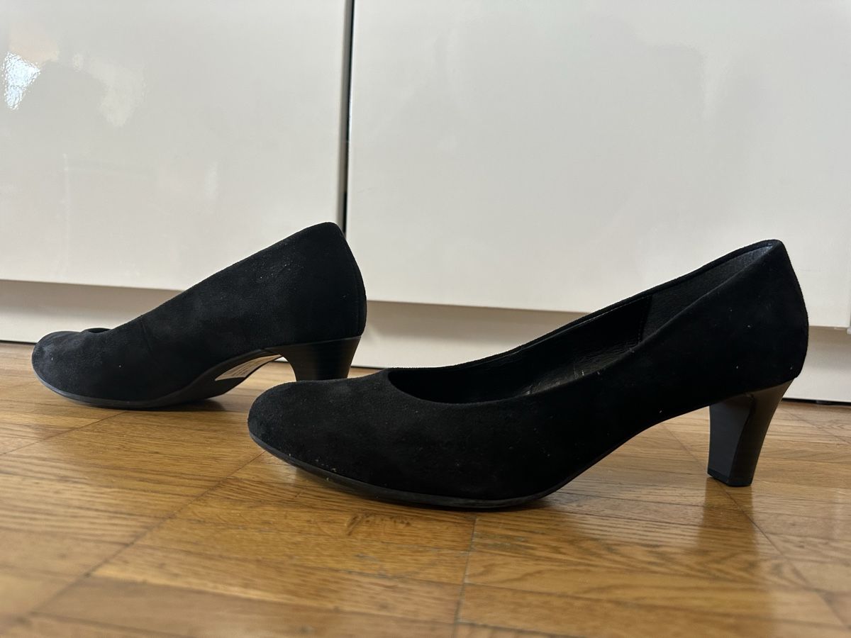 Gabor Scarpe da donna: Schwarze Gabor Pumps Gr. 41, Wildlederoptik – Nuovo e nell'imballaggio originale da Liestal venduto da ichjel 7