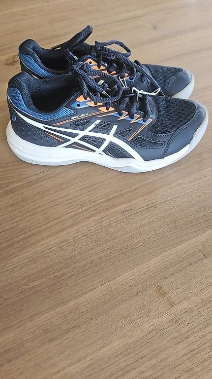 Chaussures garçon: Asics Hallenschuh Gr.34.5 – D'occasion à Wiedlisbach par Papillon83