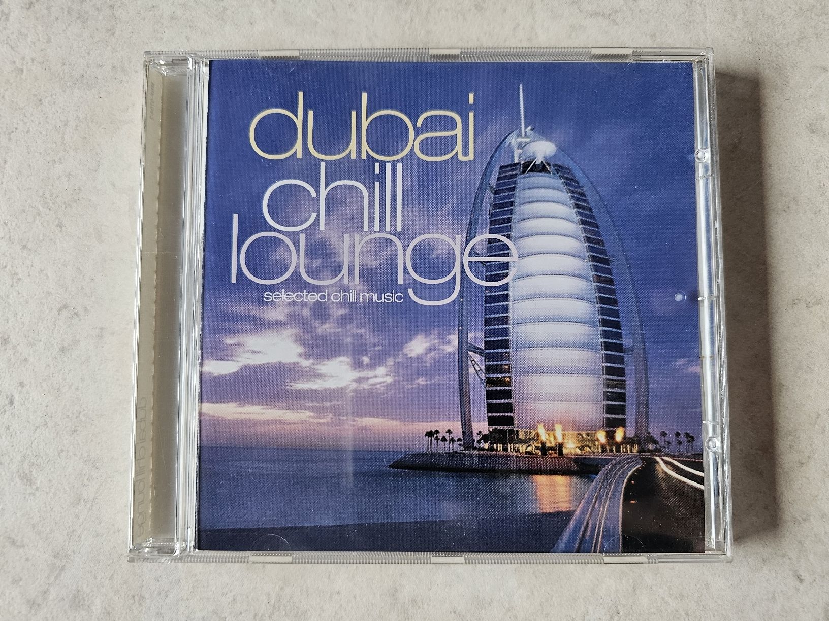 CD: Dubai Chil Lounge – Usato da Schneisingen venduto da backstore24