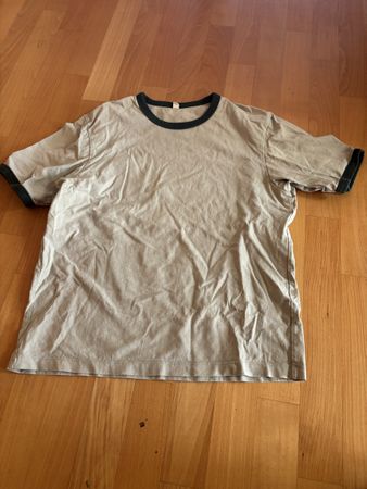 Uniqlo T Shirt Beige green colar