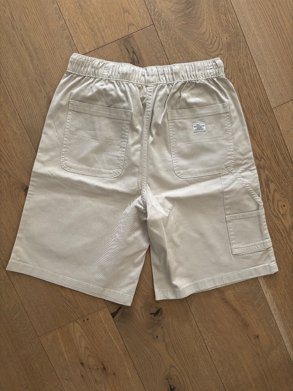 Zara Pantaloni: Beige Zara Shorts – Usato da Trübbach venduto da Nico.Broder 1