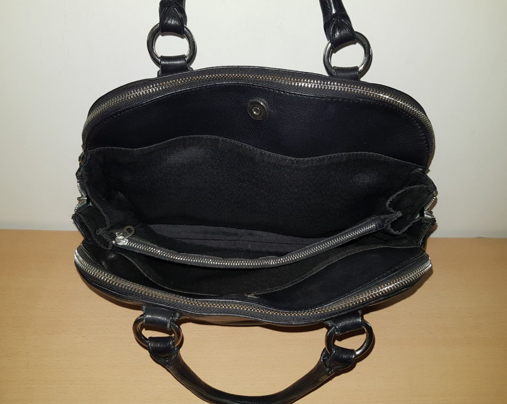 Aigner Borse da donna: Aigner Leder Handtasche Schwarz – Usato da Basel venduto da fafa68 6