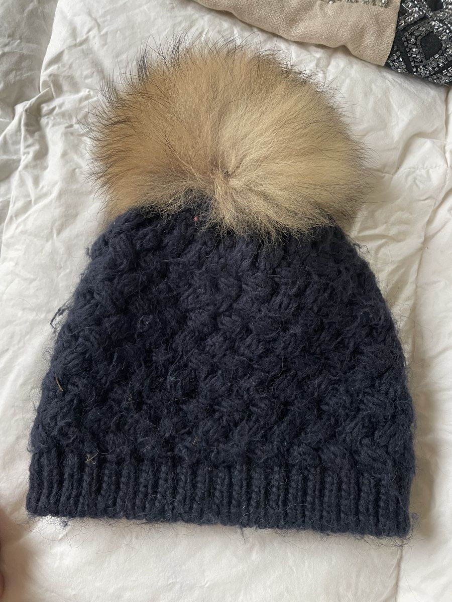 Copricapi, berretti & cappellini: Woolrich Winter Hat with Fur Pom-pom - Size Medium – Usato da Männedorf venduto da iza04