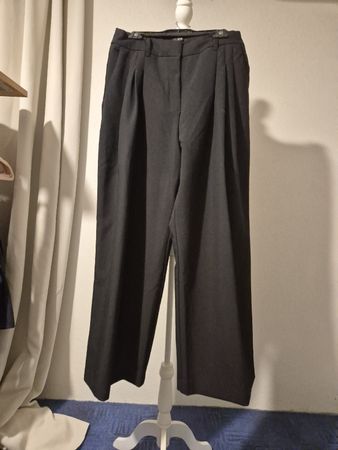 Stoffhose C&A schwarz mit Bundfalten Grösse 44 Zustand gut