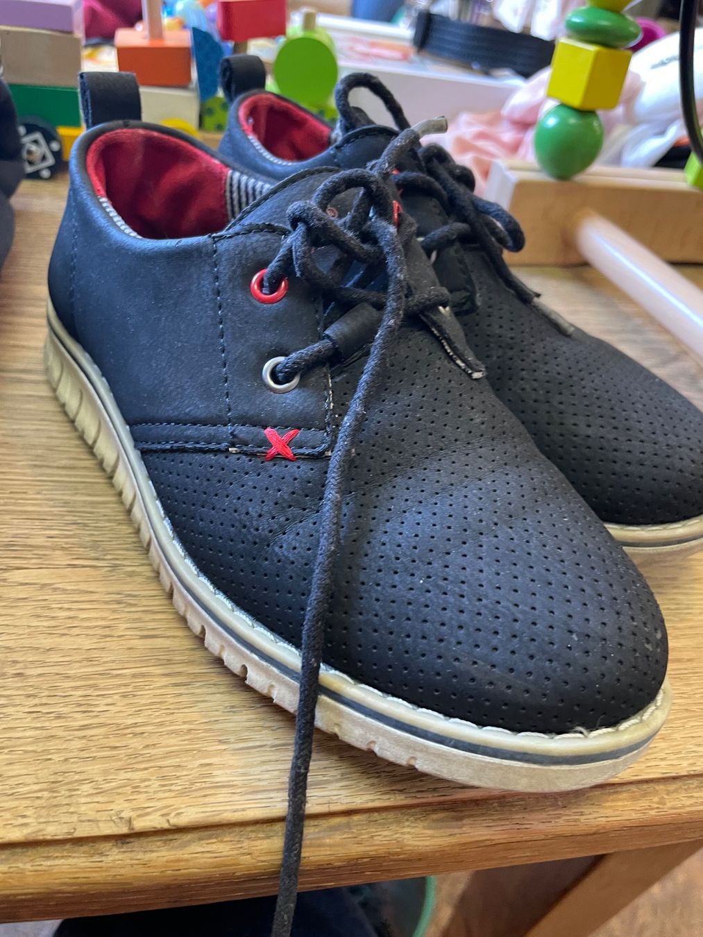 Kickers Schuhe für Jungen: Kickers Kinderschuhe , Grösse 34, schwarz👟 – Gebraucht aus Biel/Bienne von gul_fxx2
