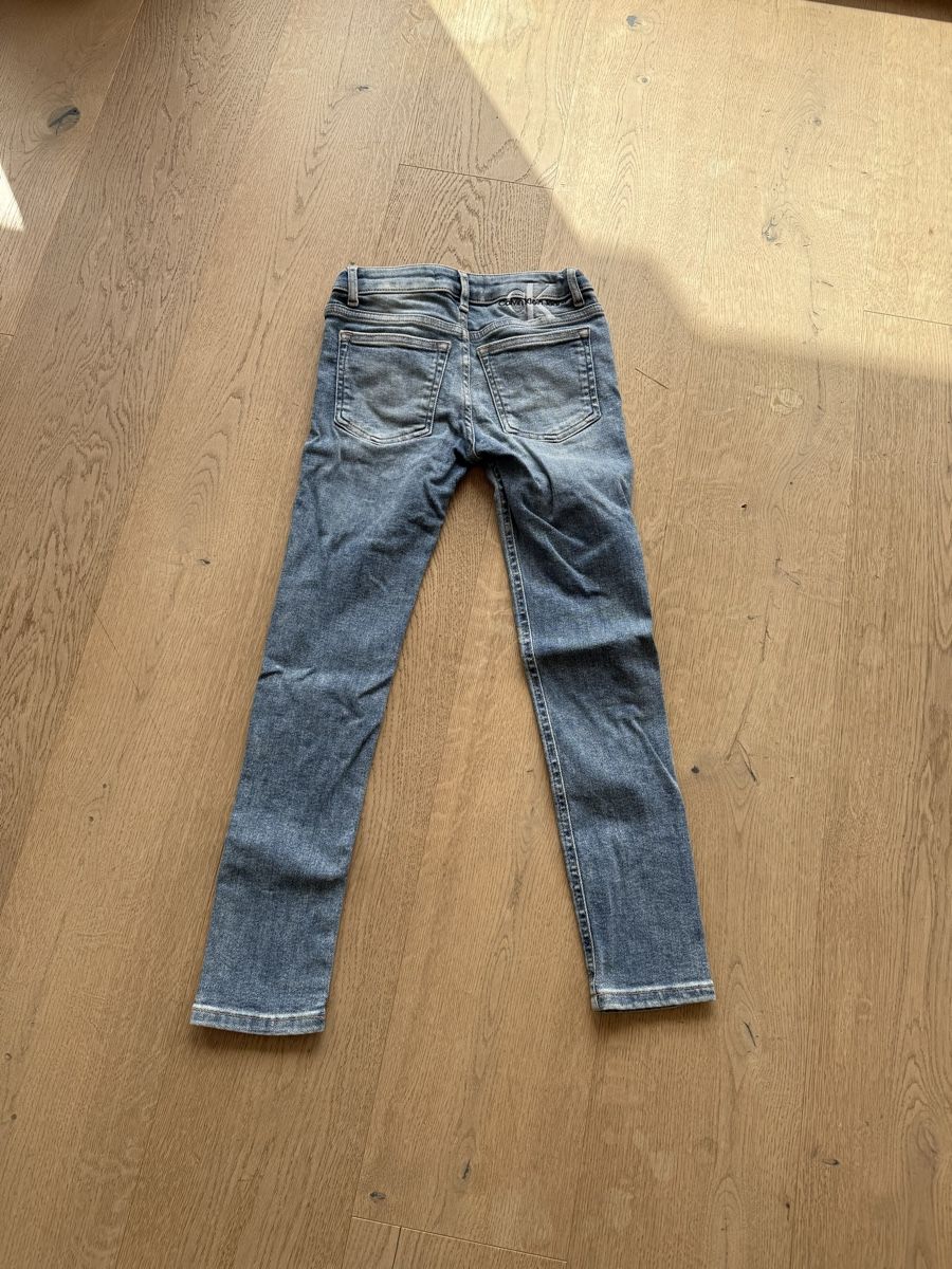 Calvin Klein Pantaloni: Calvin Klein Jeans Gr 140 – Usato da Därstetten venduto da frm_8kkx 1