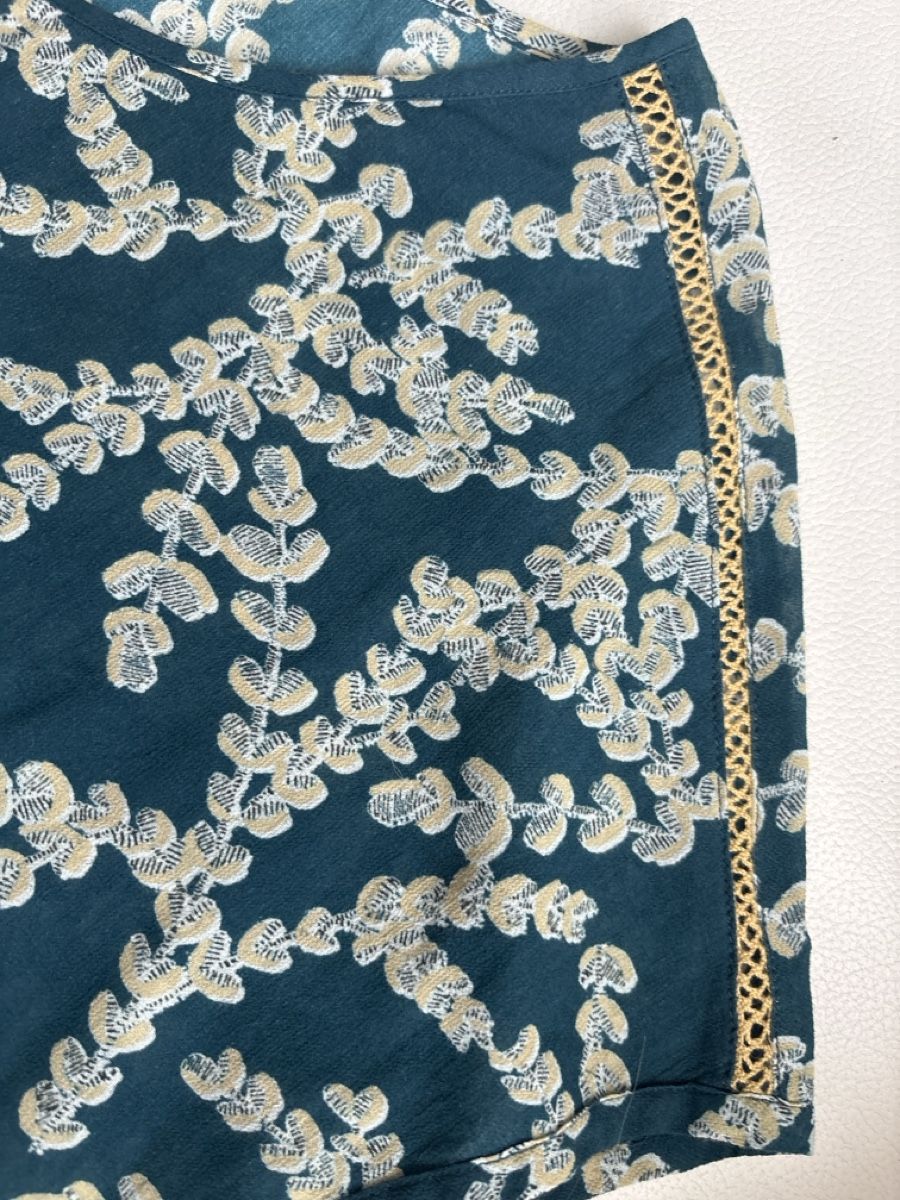 Nile Chemisiers: Bluse Nile Grösse M mit Blattmuster und Spitze – D'occasion à langenthal par rundholz7 6