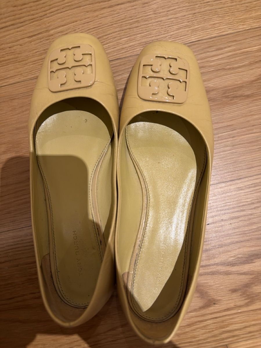 Tory Burch Scarpe da donna: Tory Burch Ballerinas, hellgelb, Gr. 38 – Usato da Niederhasli venduto da Luxevault