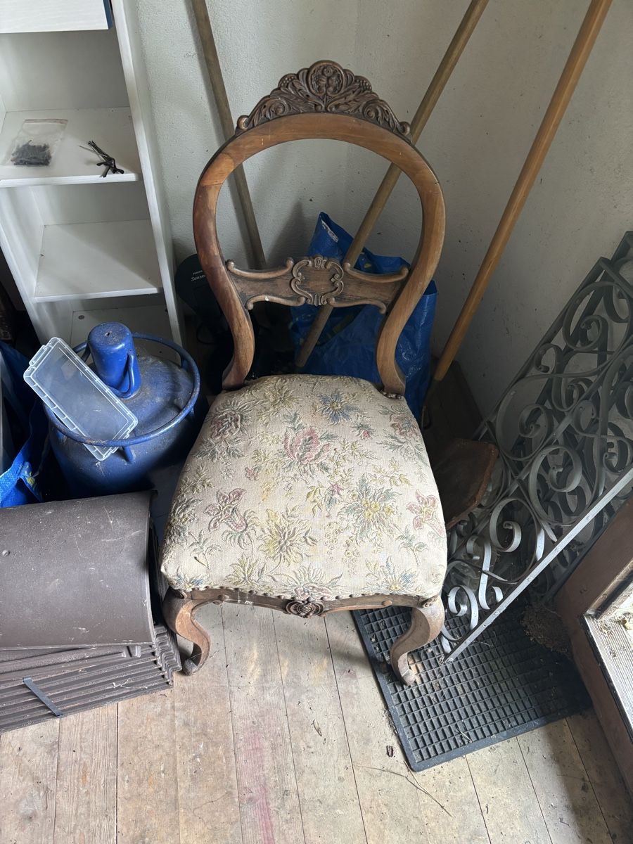 Divani: Antikes Sofa mit zwei Stühlen – Difettoso da Riehen venduto da Bachus18 1