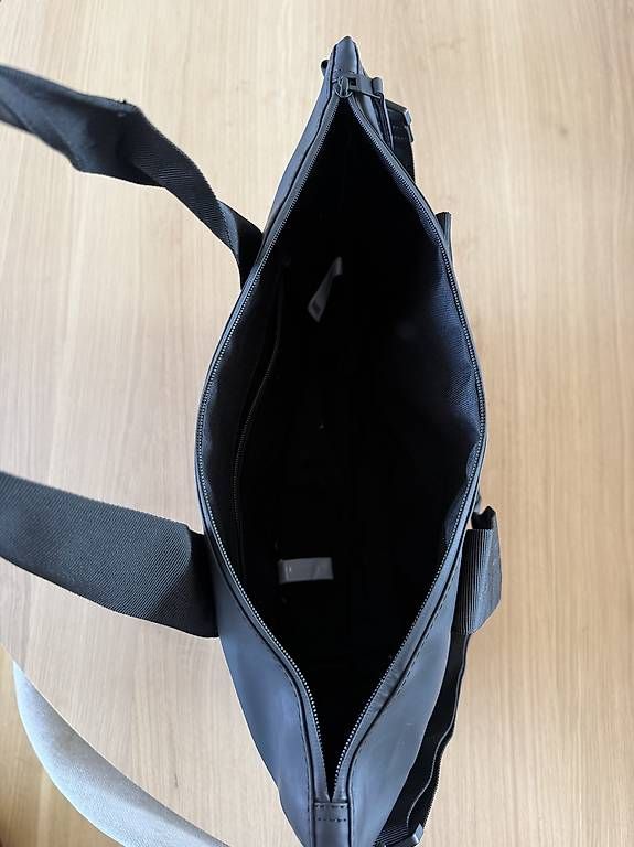 Rains Borse: Rains Tote mini schwarz – Nuovo (secondo la descrizione) da Zürich venduto da MartinaW1995 2