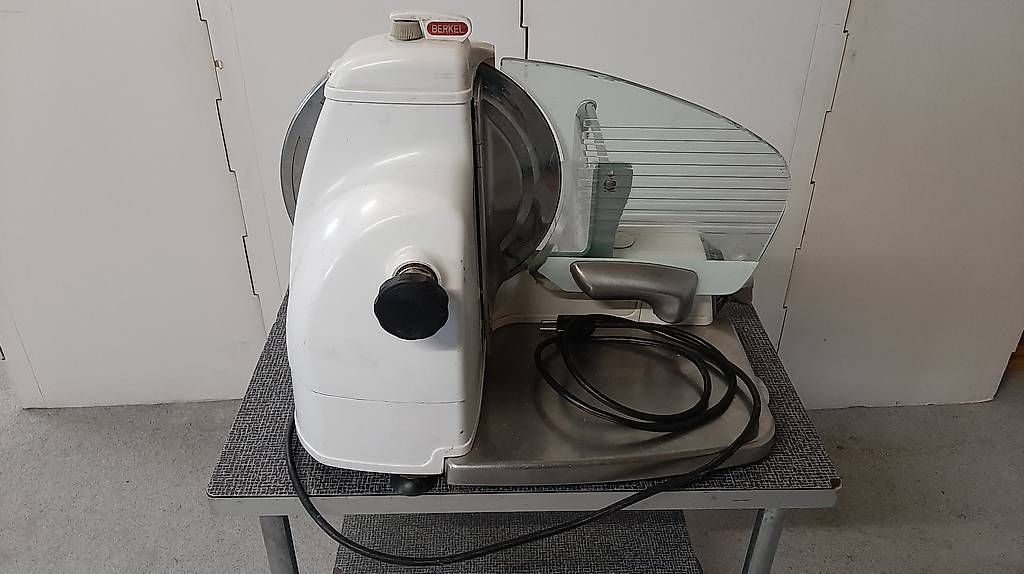 Berkel Appareils de cuisine: Berkel 836 Aufschnittmaschine, Fleischmaschine – D'occasion à Ricken SG par Bobo66 3