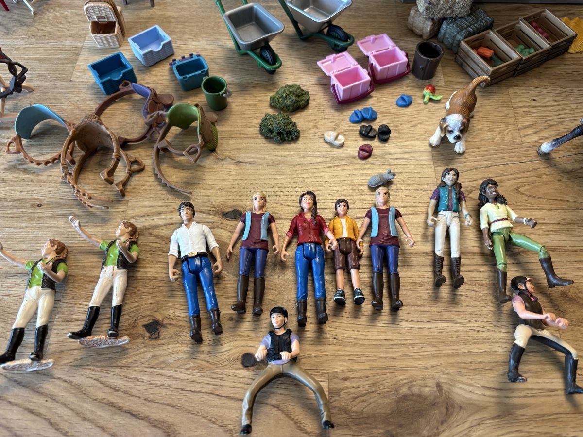 Schleich Spielzeuge: Schleich Pferdestall mit Zubehör  – Gebraucht aus Noflen BE von ManuelaMiro 3