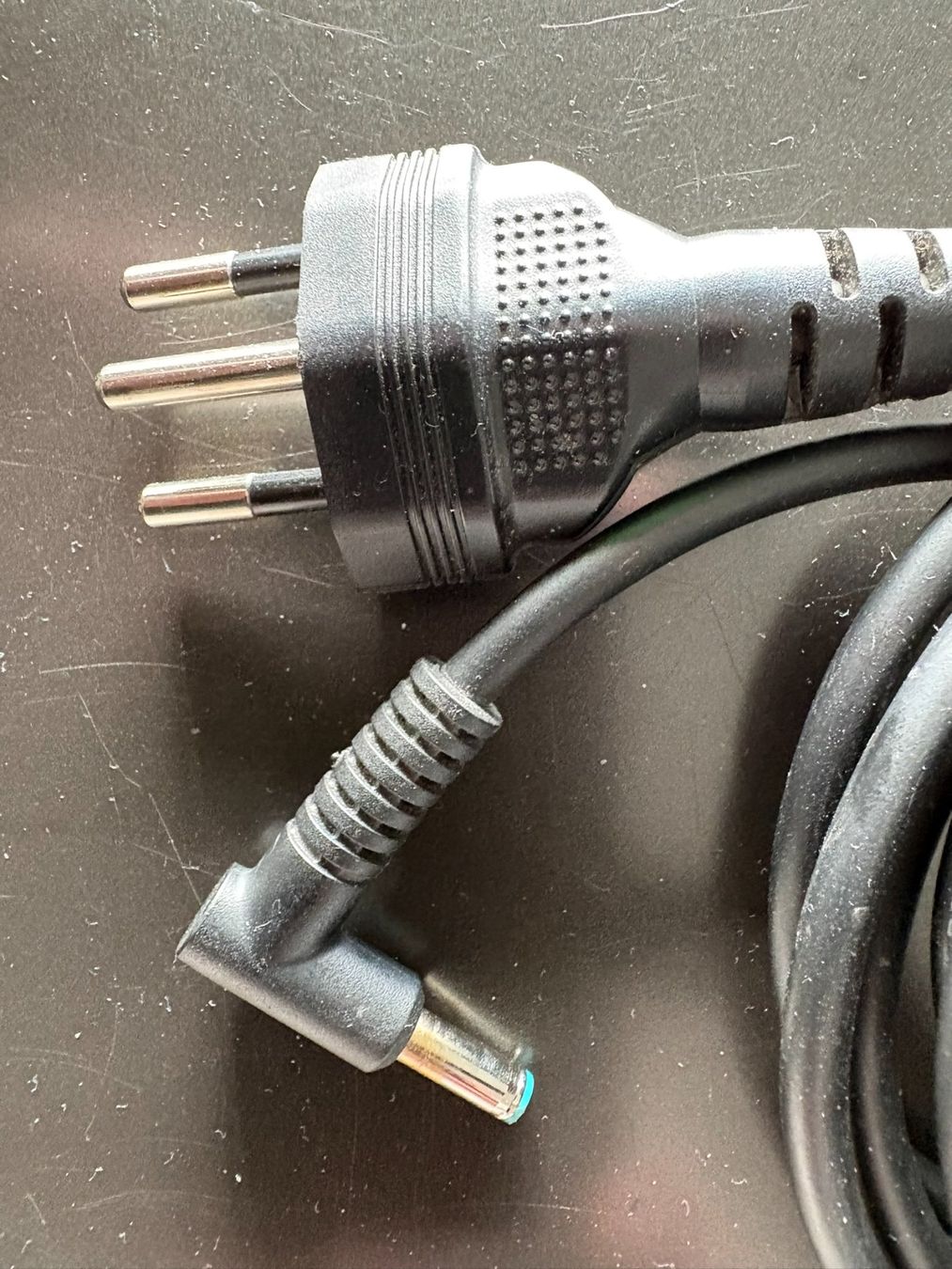 Hewlett Packard Laufwerke & Adapter: HP Notebook Netzteil / Adapter – Gebraucht aus orselina von Loriotech 2
