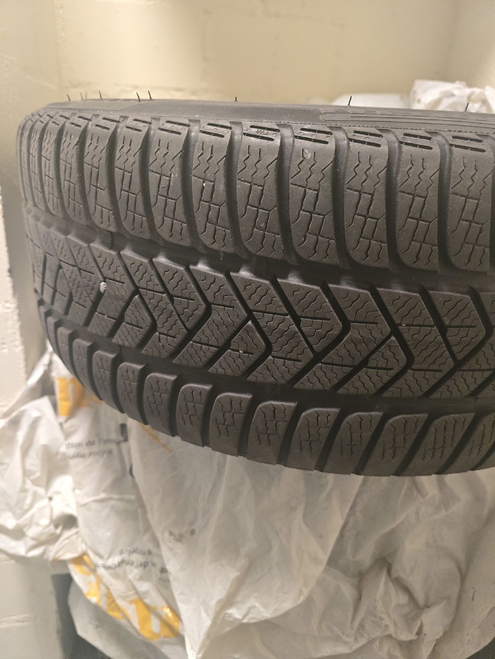 Audi Felgen: Audi 255/40 R19 Gut erhalten – Gebraucht aus Rorschach von vco_g9dm 3