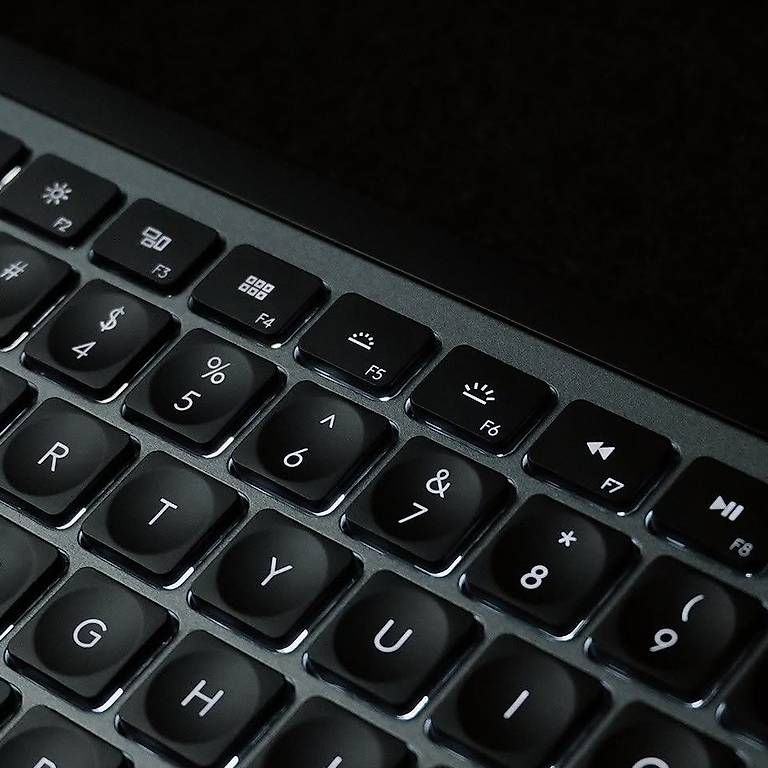 Logitech Tastiere: Logitech MX Keys for Mac - Clavier sans fil CH - Gris – Usato da Collombey venduto da malik.bkn 3