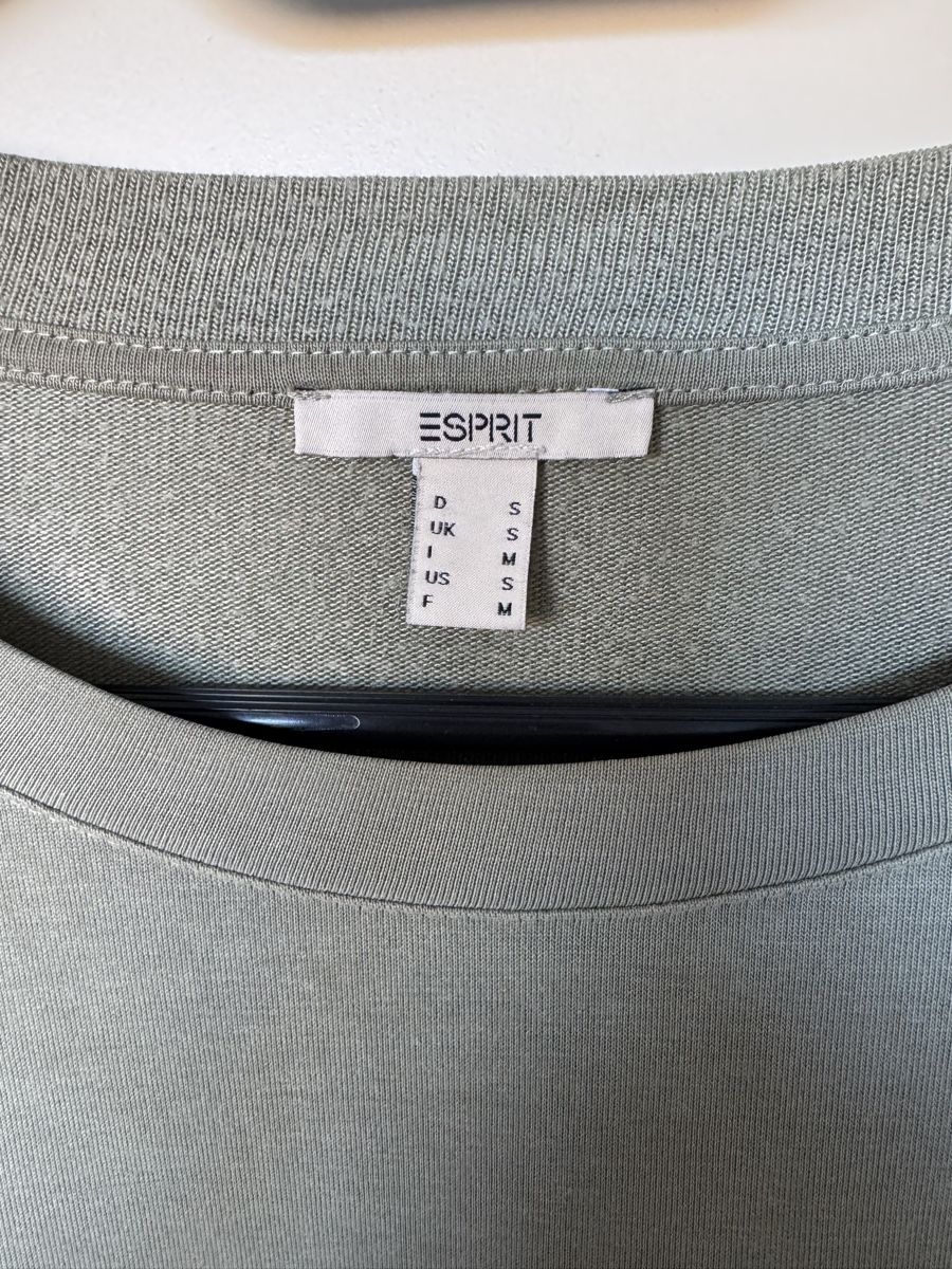 Esprit T-Shirts: Esprit Damen Shirt Khaki Oversize Gr. S – Gebraucht aus Zürich von cha_7n8s 1