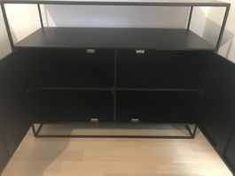 Buffet en métal noir