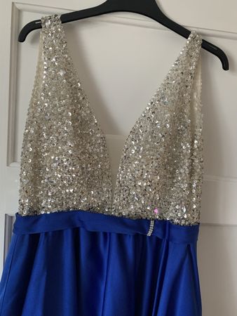 königblaues Abendkleid mit silbrigem Glitzer