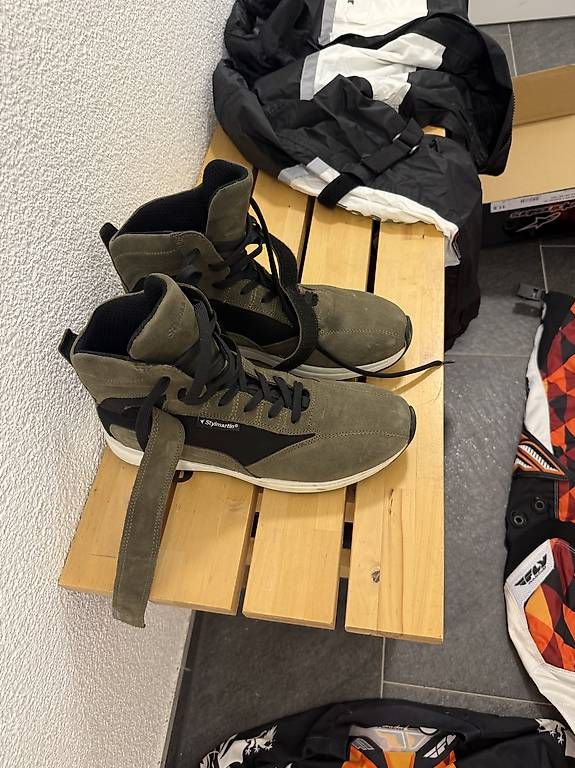 Scarpe da uomo: Motorrad Schuhe – Usato da Tuggen venduto da Galactus2017