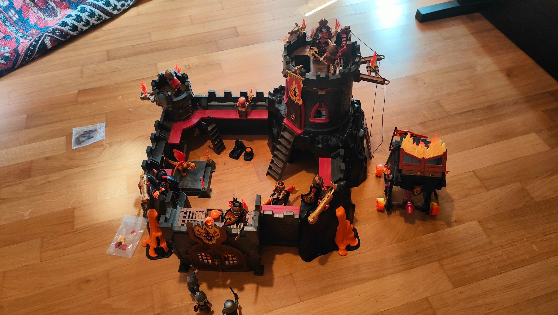 Playmobil Giocattoli: Playmobil Burg Novelmore – Usato da Zürich venduto da Carpenters-of-Old 1