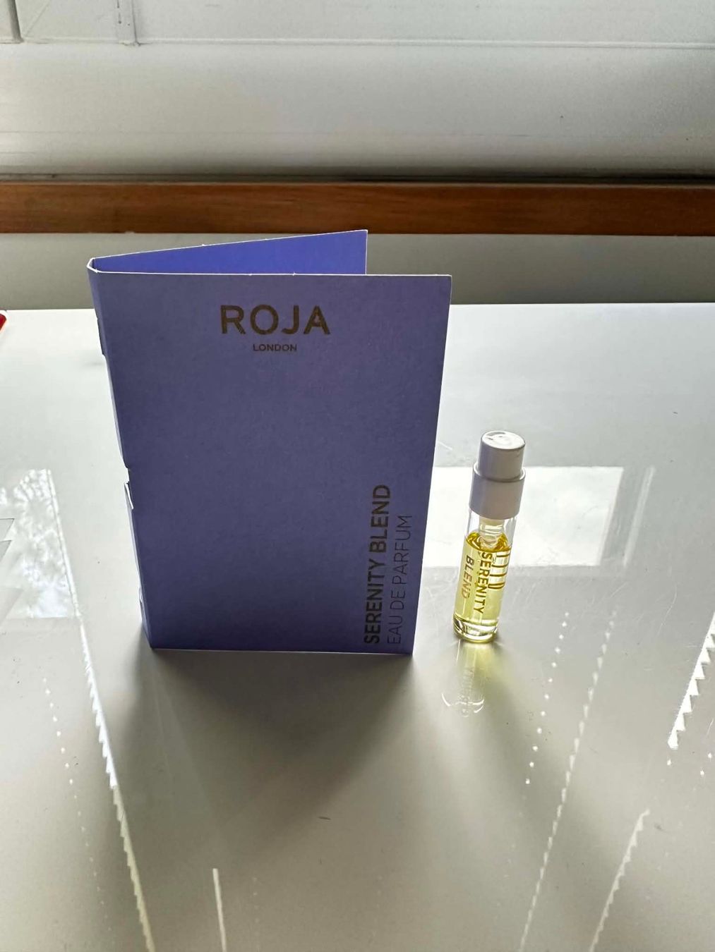 Roja Profumi & Eau de Toilette: Roja Isola Sol 10ml + Echantillon 2ml Serenity Blend – Nuovo (secondo la descrizione) da Moutier venduto da GINGUM 2