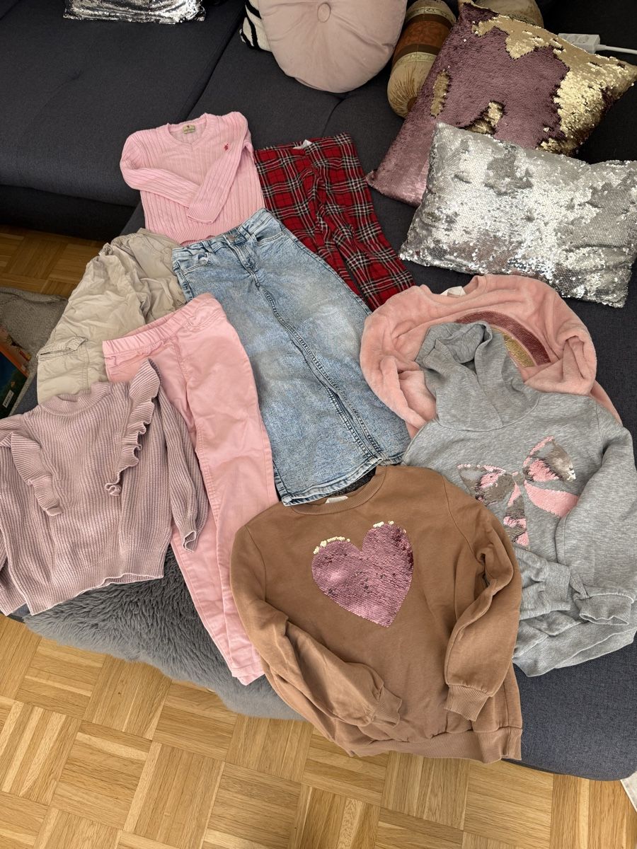 Lotti & Set di vestiti: Kleiderpaket Mädchen Grösse 122-128 – Usato da Wil SG venduto da smfo