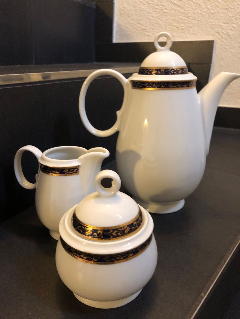 Set di piatti: Kaffeekanne ,Milchkännchen, und Zuckerdose – Usato da Ebikon venduto da Radeon0 3
