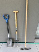 Lot outils jardin (bêche + fourche + râteau), Excellent état