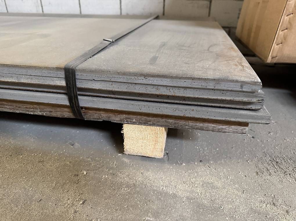 Servierplatten: Stahlplatten 20mm Dicke + Abschnitte – Neu und originalverpackt aus Unterkulm von mdd_designs 1