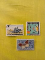 Lot de 3 timbres anciens: Mali, Madagascar, beaux motifs!