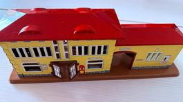 Bahnhof, Blechspielzeug, 36cm lang