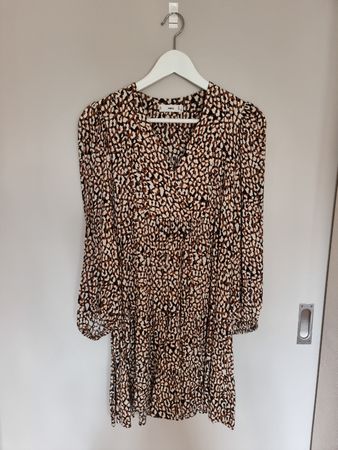 Kleid von Mango zu verkaufen.