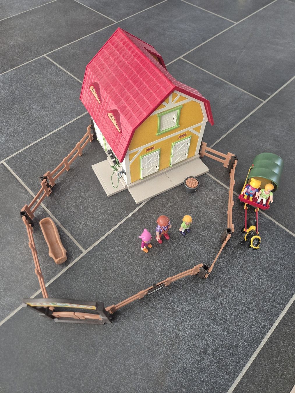 Playmobil Giocattoli: Playmobil Pferdestall – Usato da Hochdorf venduto da MS46