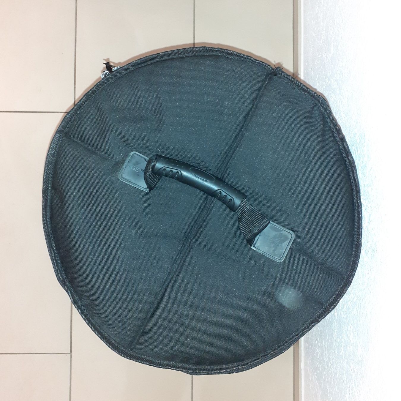 Instruments de musique: Djembe mit passender Tasche und Lehrbuch ink. CD – D'occasion à Volketswil par greifensee11511 5