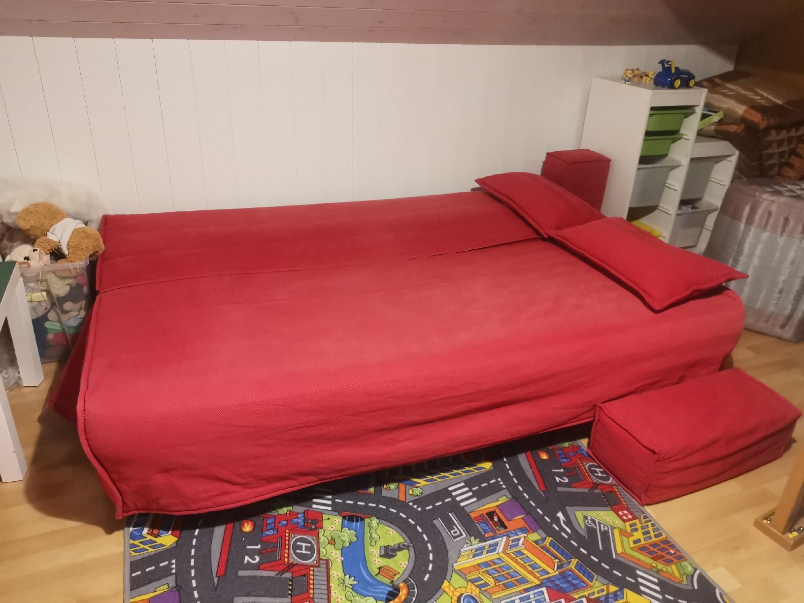 Ikea Divani: Rotes Bettsofa von IKEA  – Usato da Hallau venduto da eggurs 3