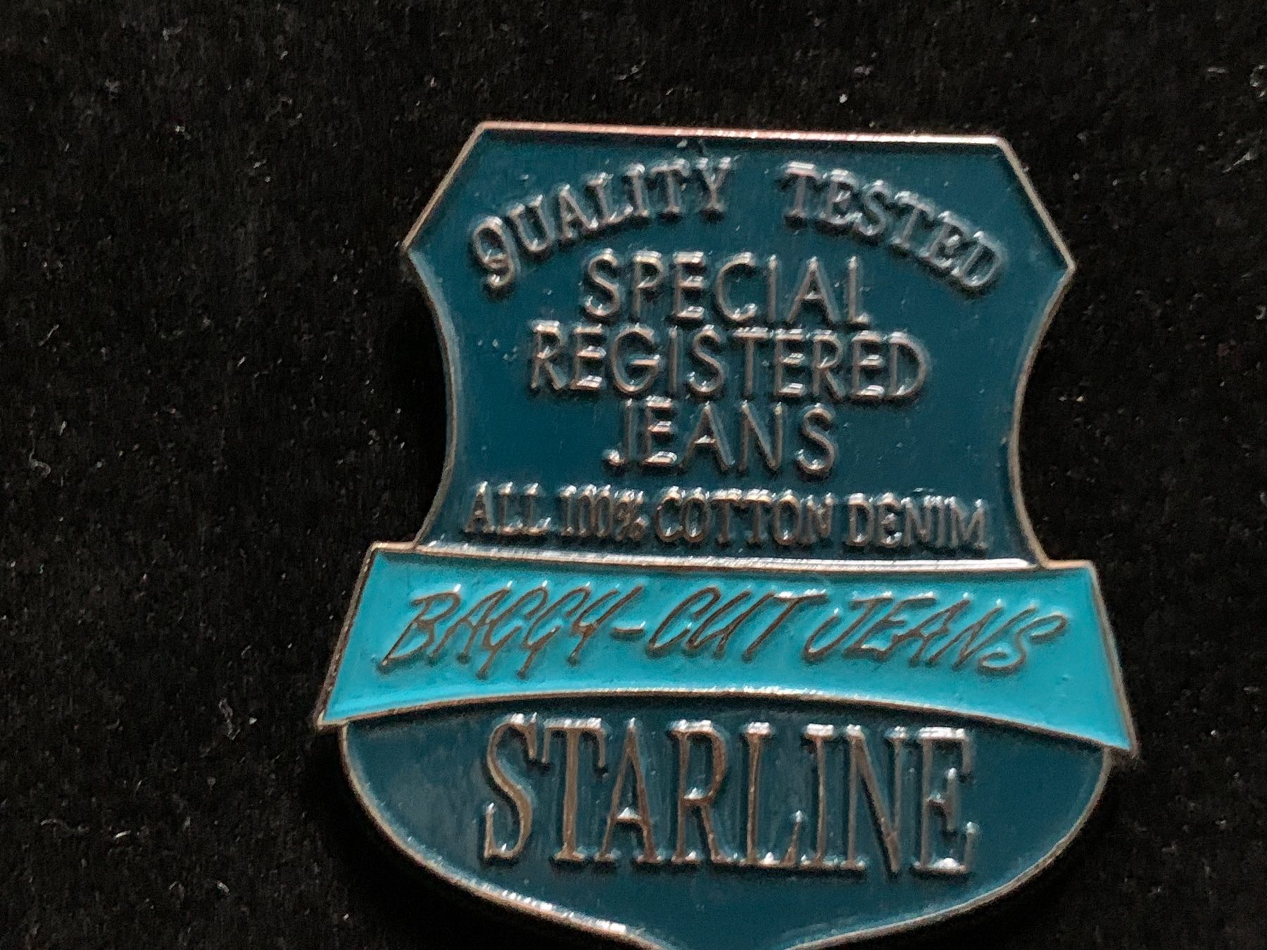 Placchette & Badge: Pin Jeans Starline – Nuovo e nell'imballaggio originale da Oberweningen venduto da Jogi2