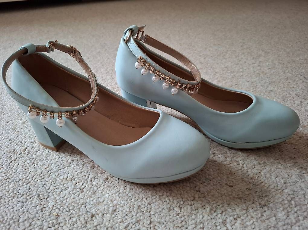 Damenschuhe: Schuhe hellblau Gr. 36 – Gebraucht aus Halten von Mutzji 1