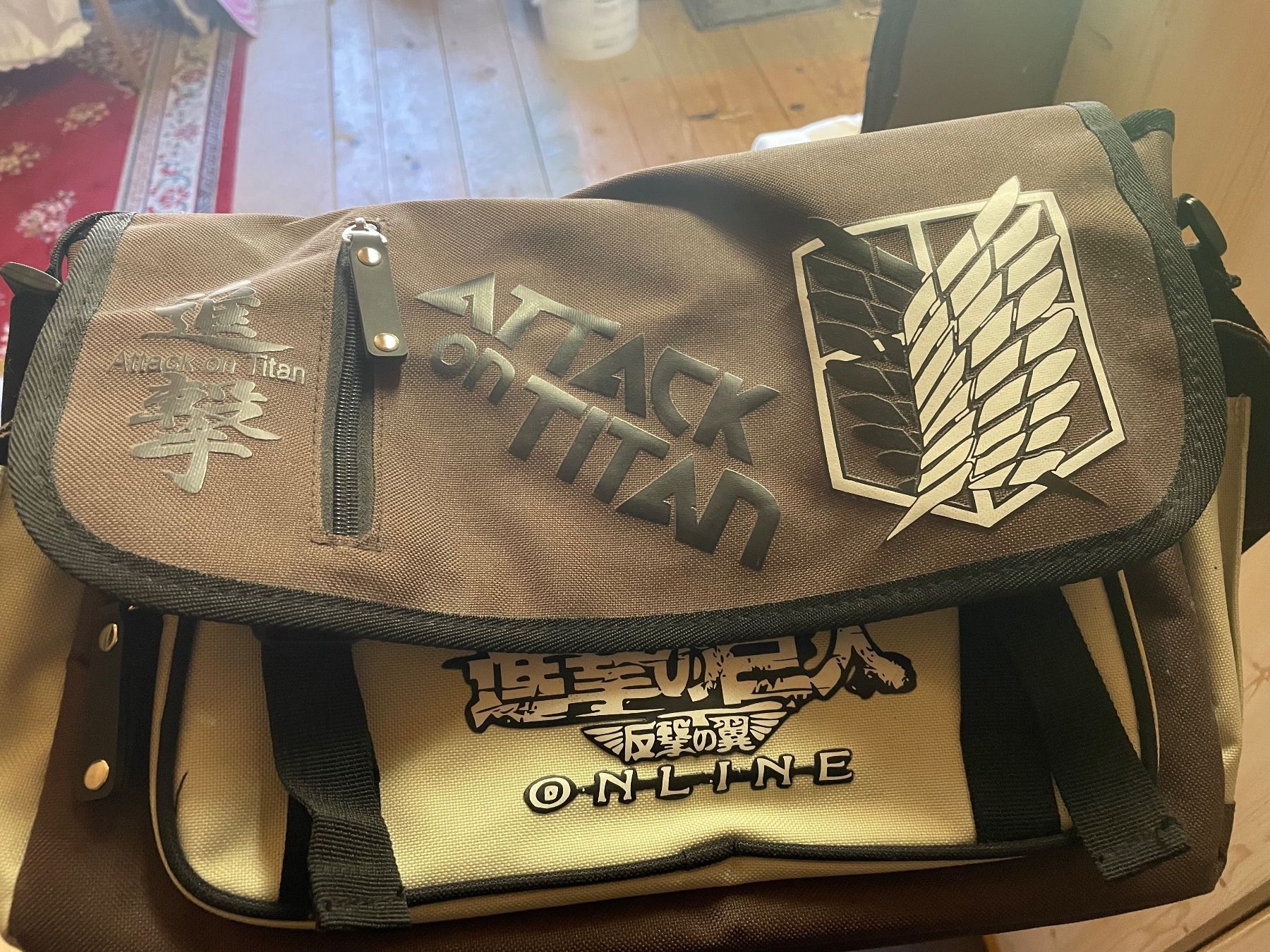 Comics: Attack on Titan Tasche – Gebraucht aus Olten von Tinuu001