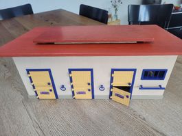 Schleich Pferdestall mit abnehmbarem Dach